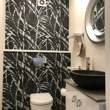 Center Apartment *